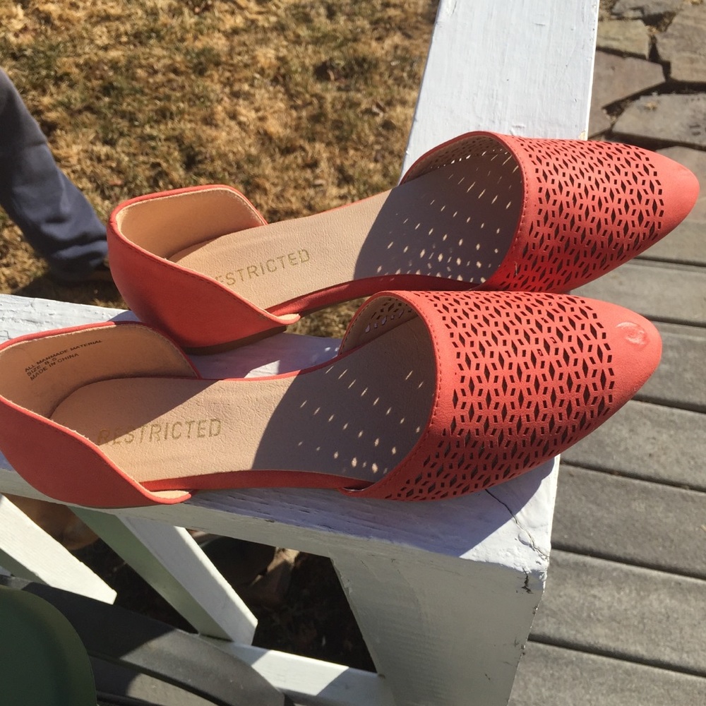 NWOT Restricted Coral Shoes. size 8.5